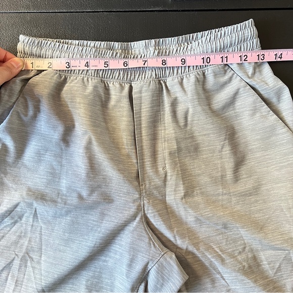 Lululemon Men’s Pace Breaker Unlined Athletic Heather Gray Shorts Size Small - Picture 9 of 10
